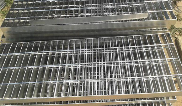 復(fù)合鋼格板的表面不平整的原因