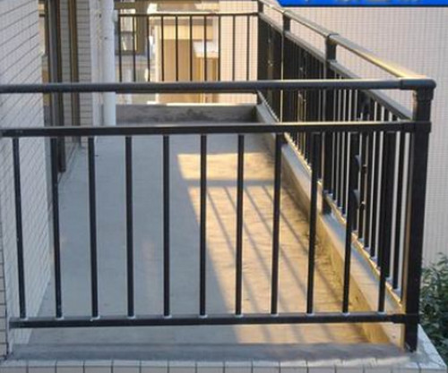 平臺(tái)扶手欄桿的配件有哪些?